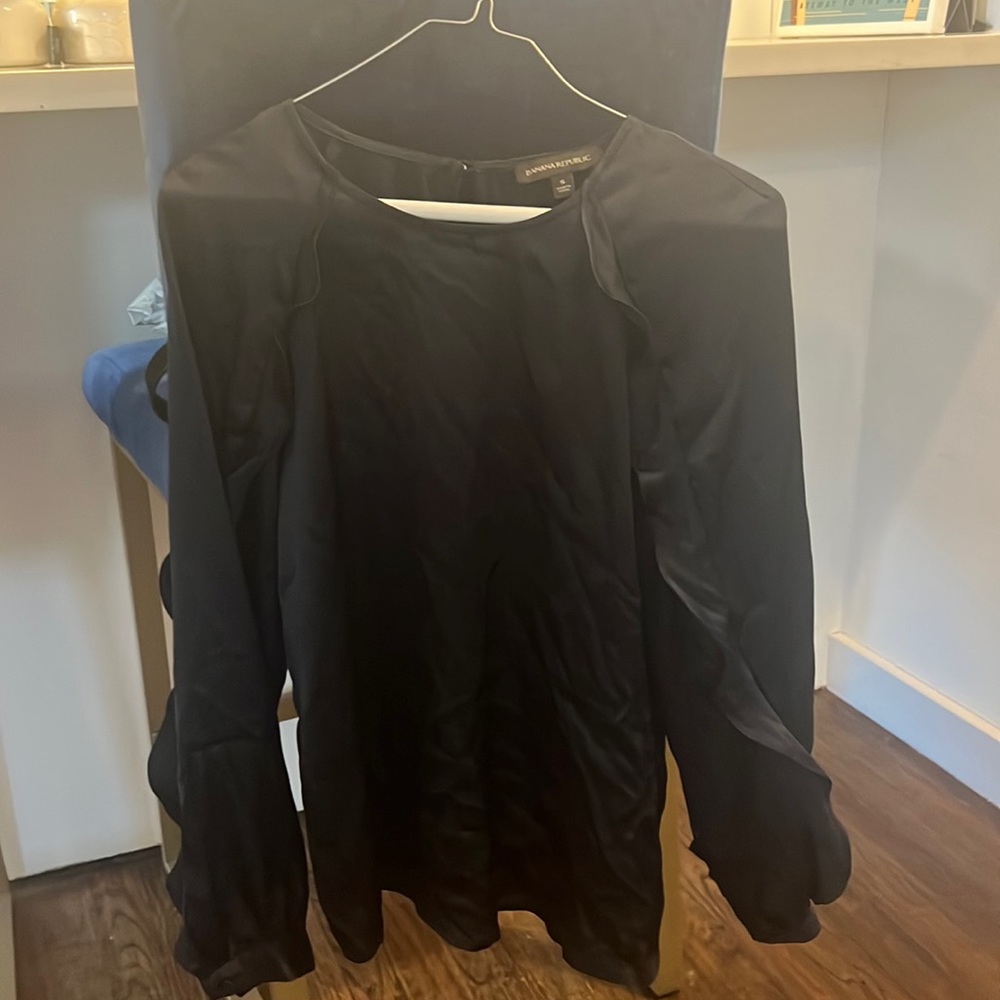 Banana Republic silk blouse in size Small